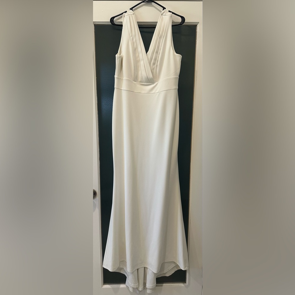 Calvin Klein Elegant White Maxi Dress